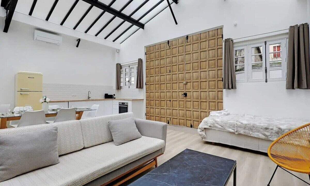 Photo of Livingroom in 15th Arrondissement
