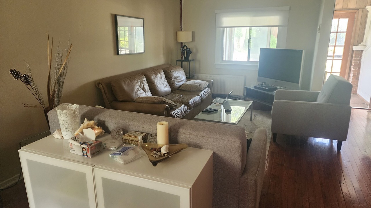 Photo of Livingroom in Oakwood Village