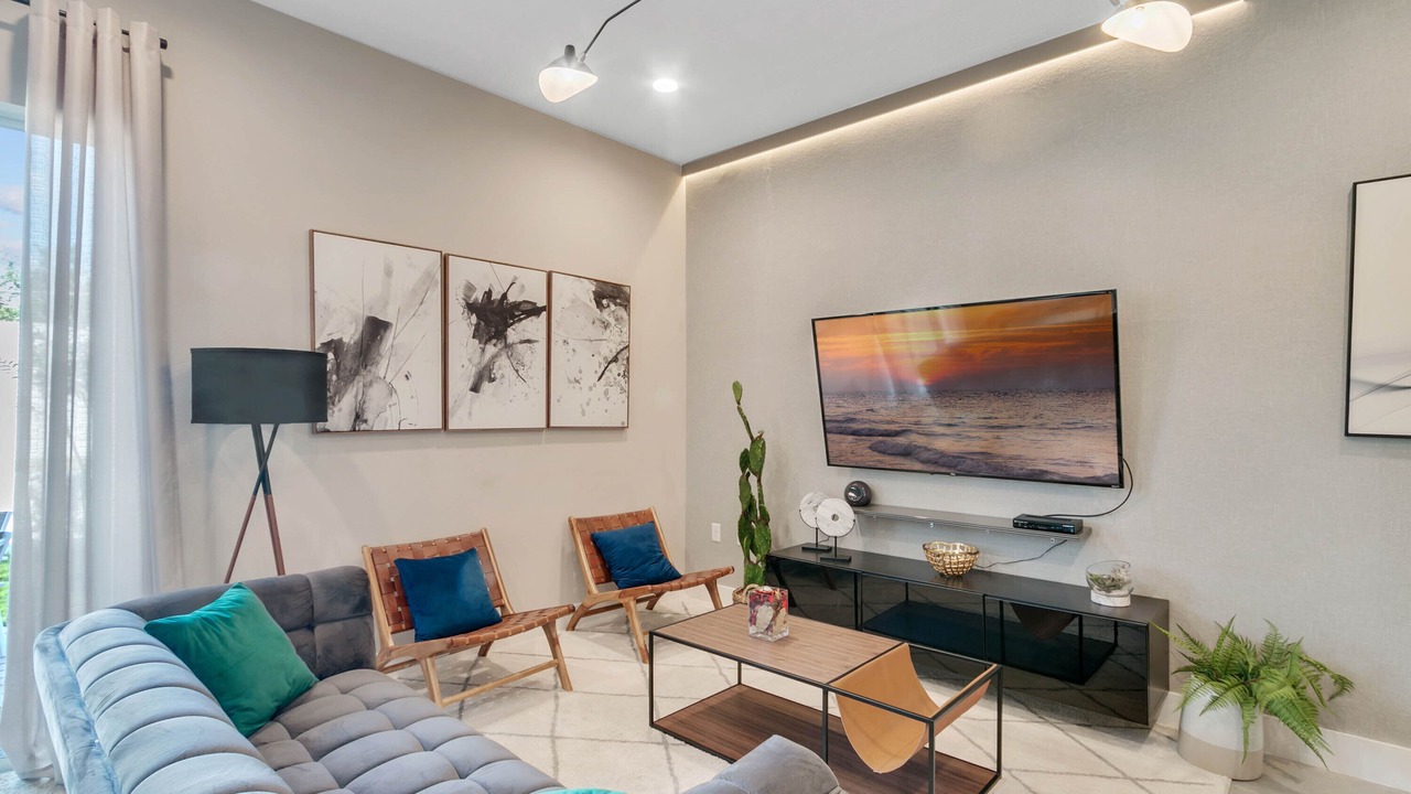 Photo of Livingroom in Crestwynd Bay