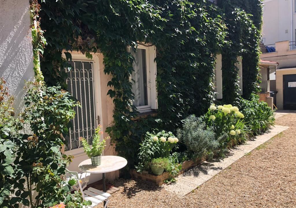 Photo of Patio Balcony in La Varenne Saint-Hilaire