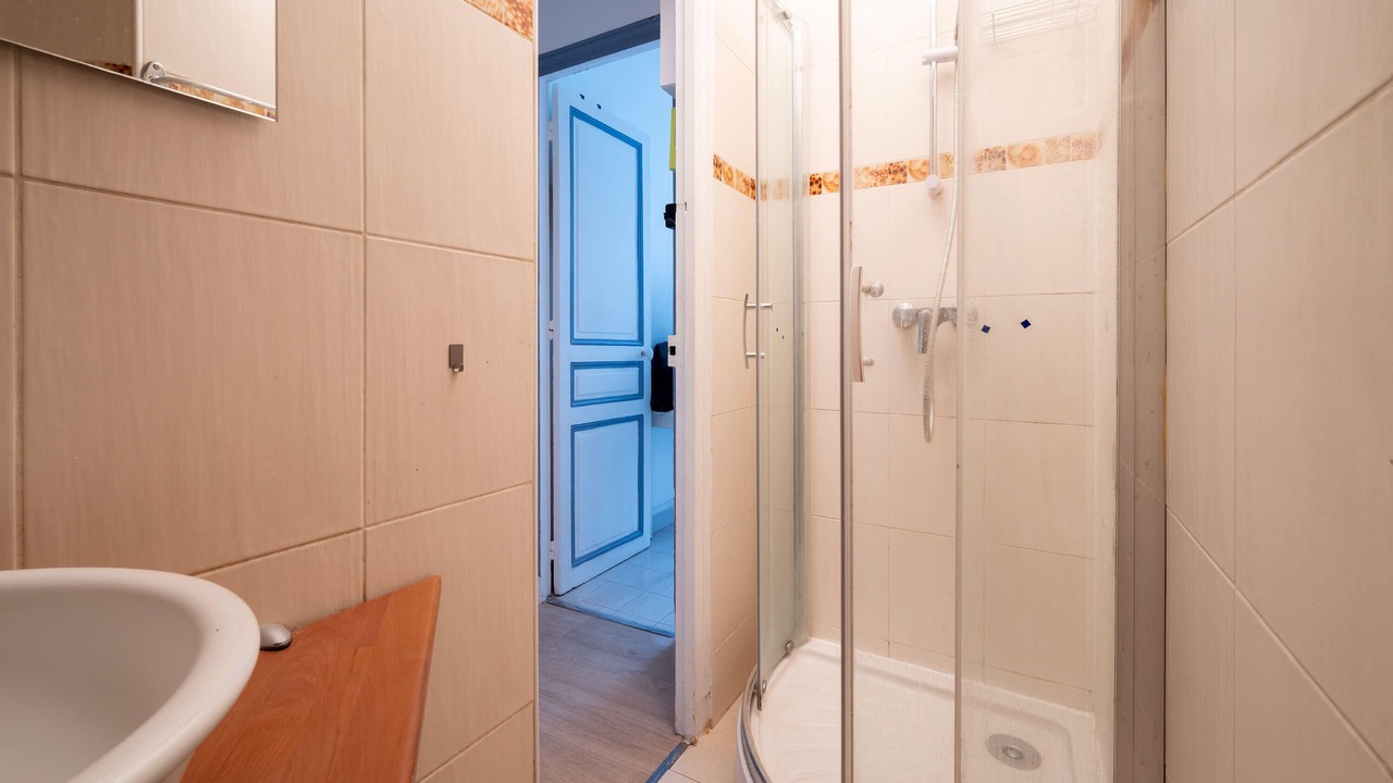 Photo of Bathroom in Combat