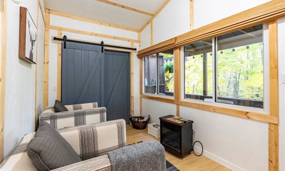 Photo of Livingroom in Flesherton