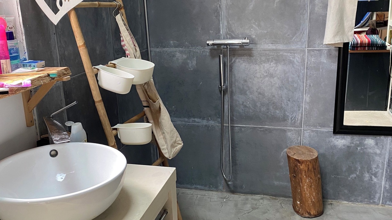 Photo of Bathroom in Montreuil