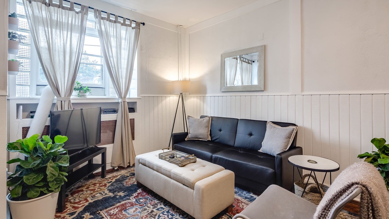 Photo of Livingroom in Roxborough-Manayunk