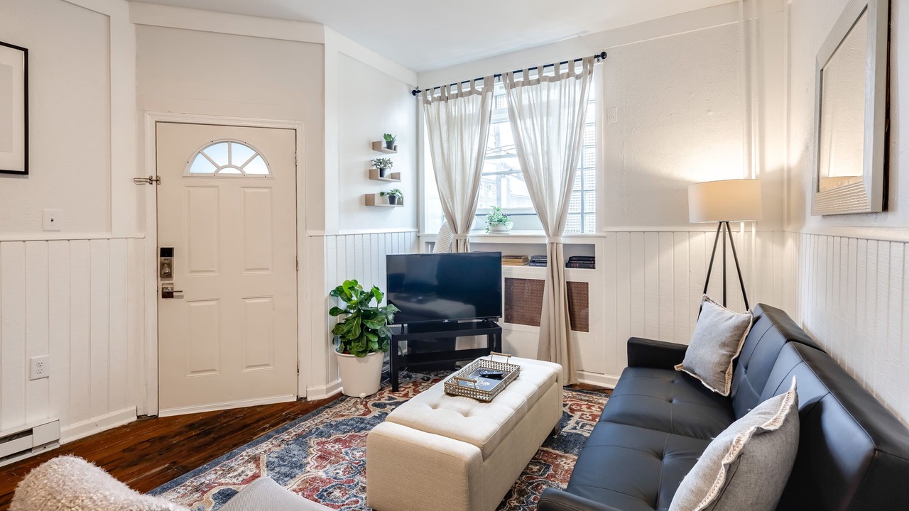 Photo of Livingroom in Roxborough-Manayunk