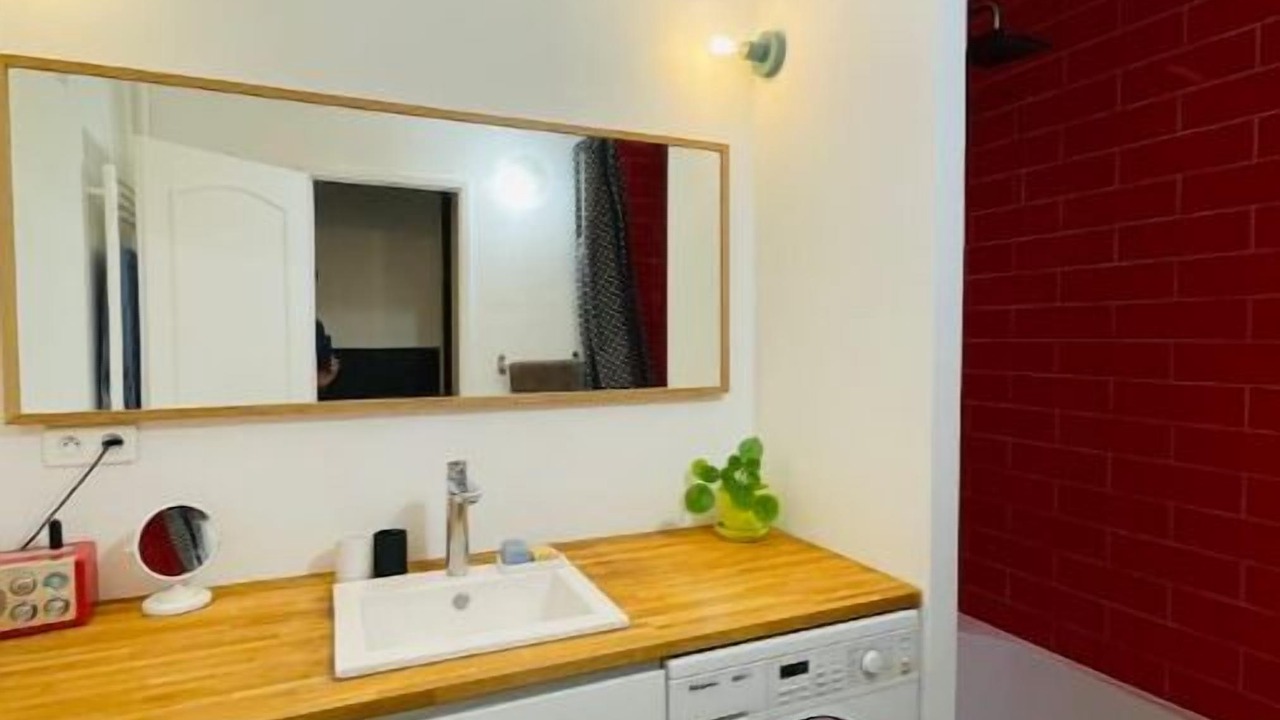 Photo of Bathroom in Pere Lachaise