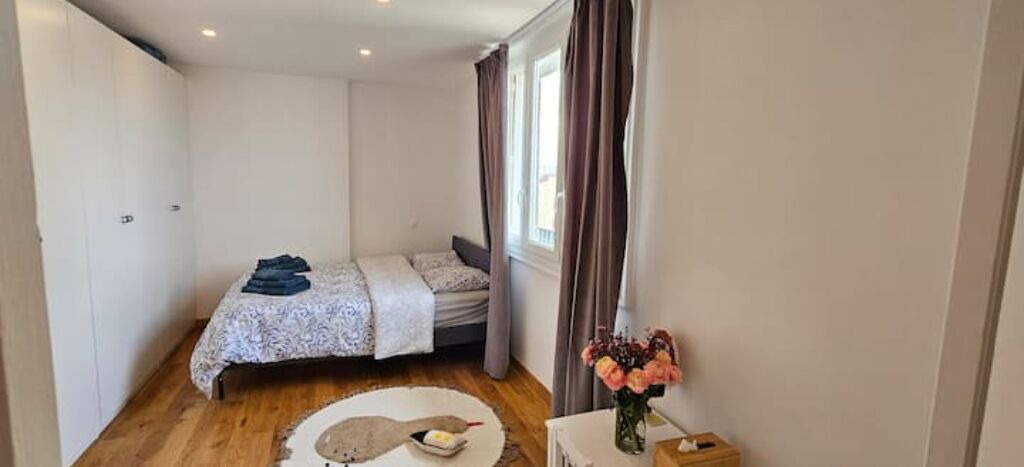 Photo of Bedroom in Republique–Point-du-Jour