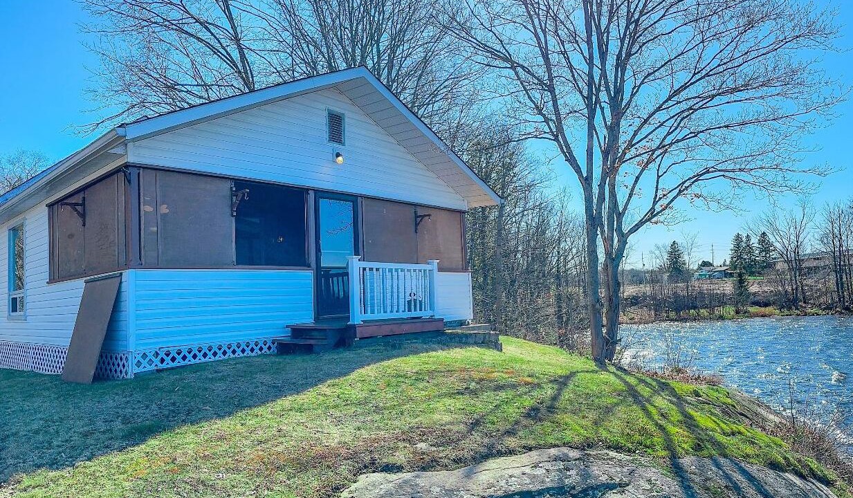 Photo of Outdoor in McKellar
