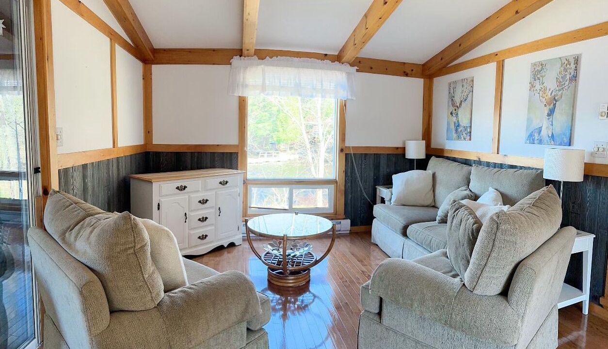 Photo of Livingroom in McKellar