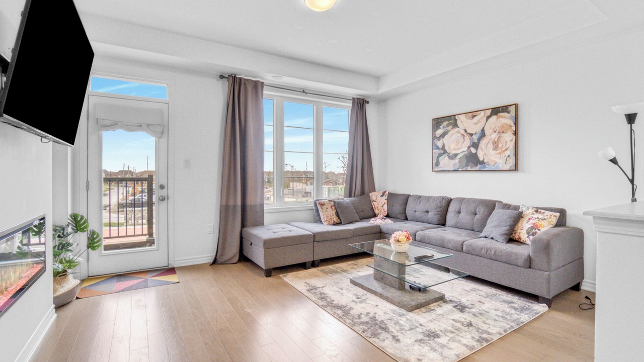 Photo of Livingroom in Churchill Meadows