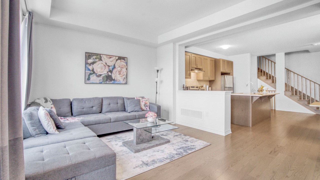 Photo of Livingroom in Churchill Meadows