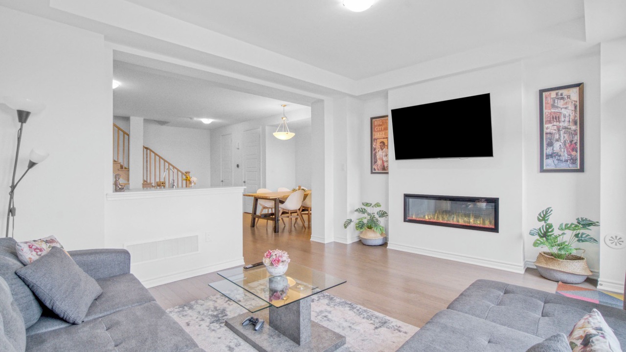 Photo of Livingroom in Churchill Meadows