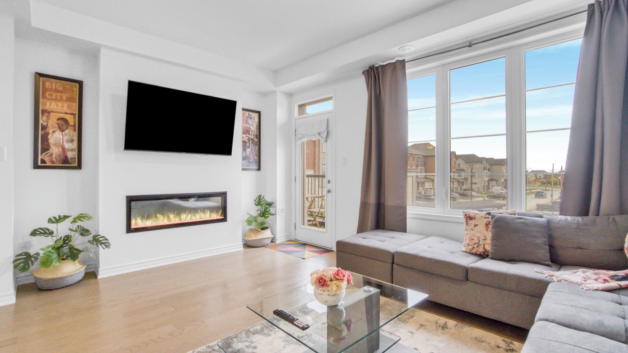 Photo of Livingroom in Churchill Meadows