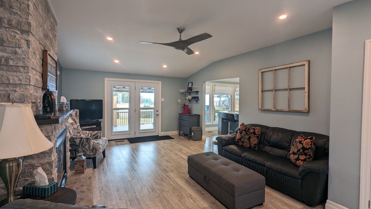 Photo of Livingroom in Central Huron