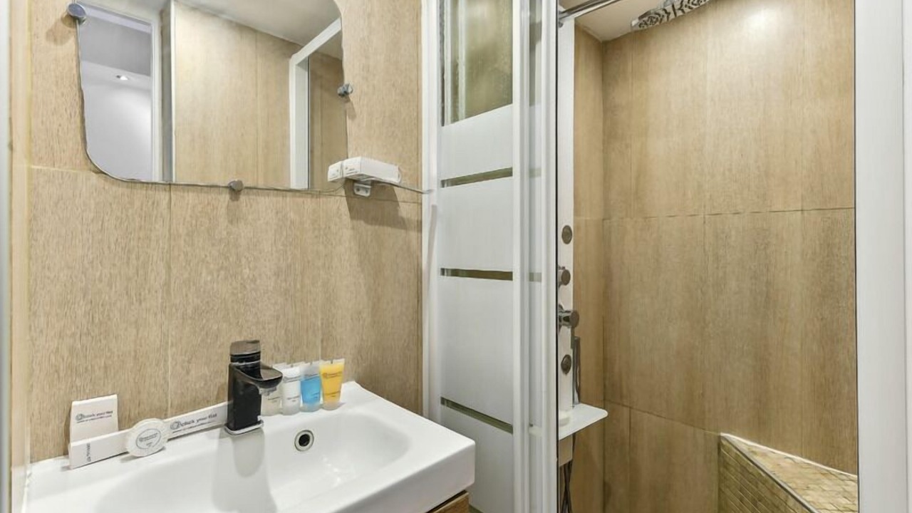 Photo of Bathroom in Quartier du Faubourg-Montmartre