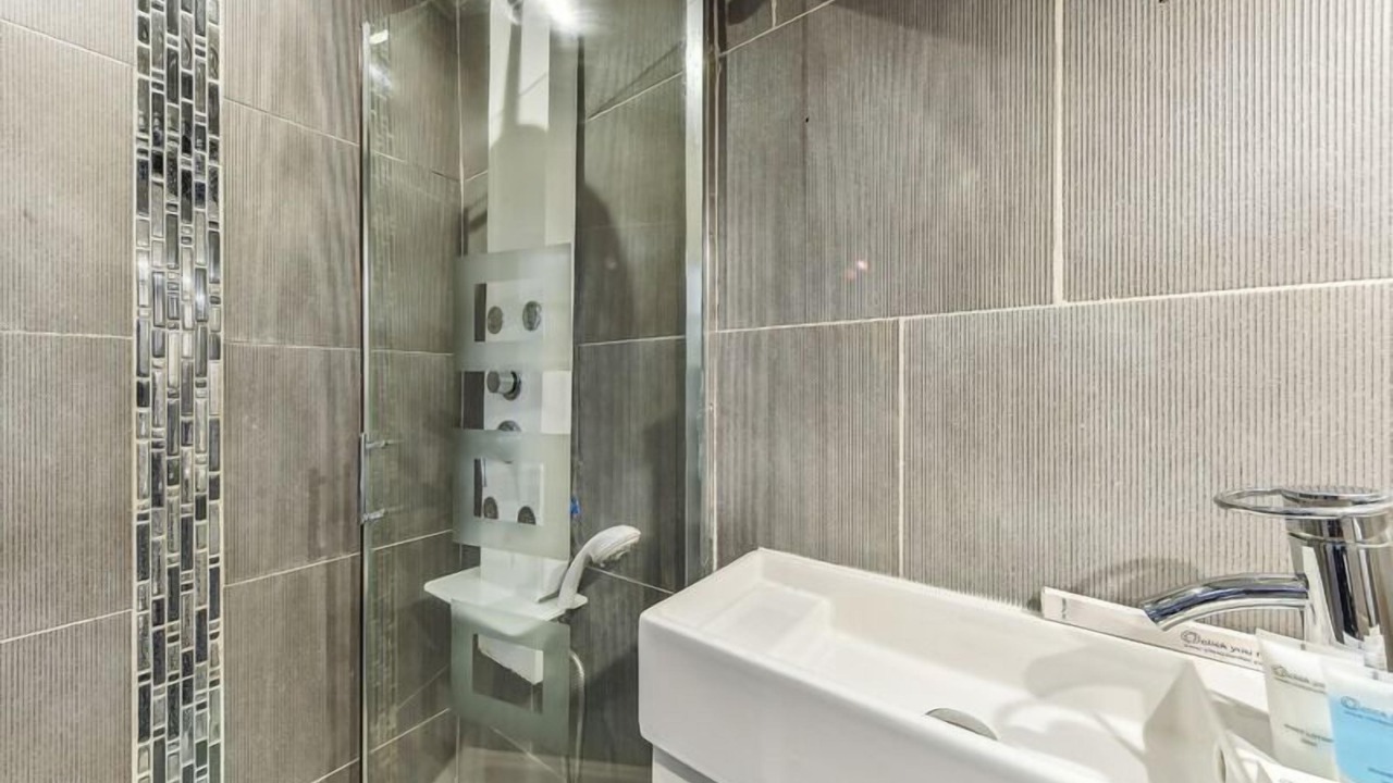 Photo of Bathroom in Quartier du Faubourg-Montmartre