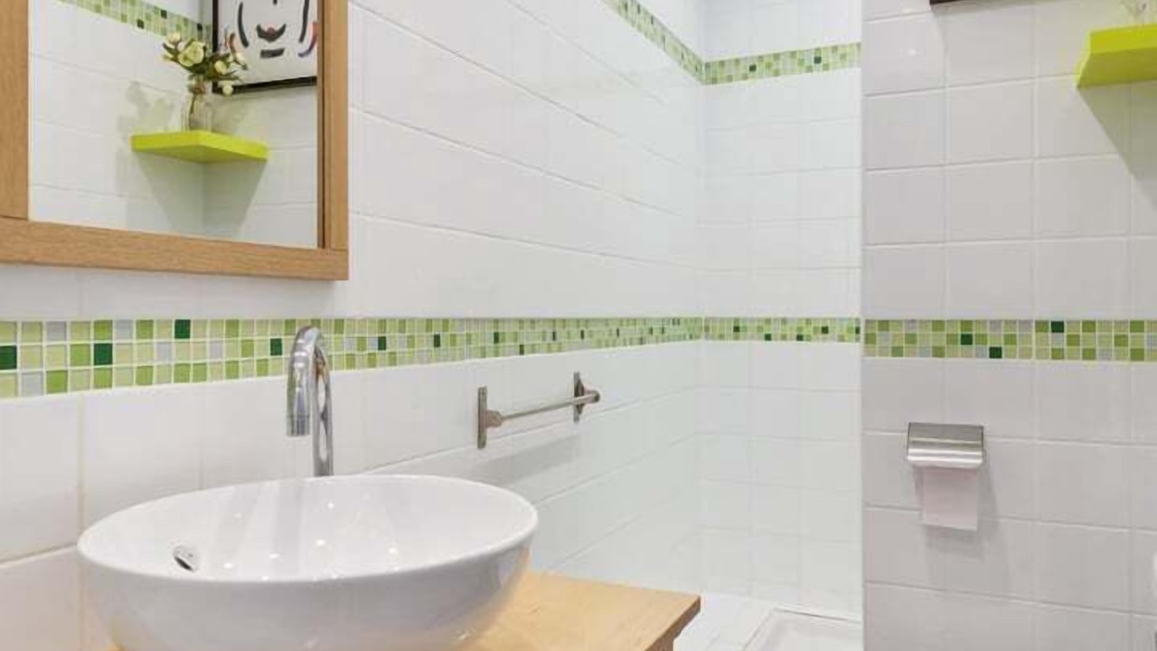 Photo of Bathroom in Saint-Fargeau
