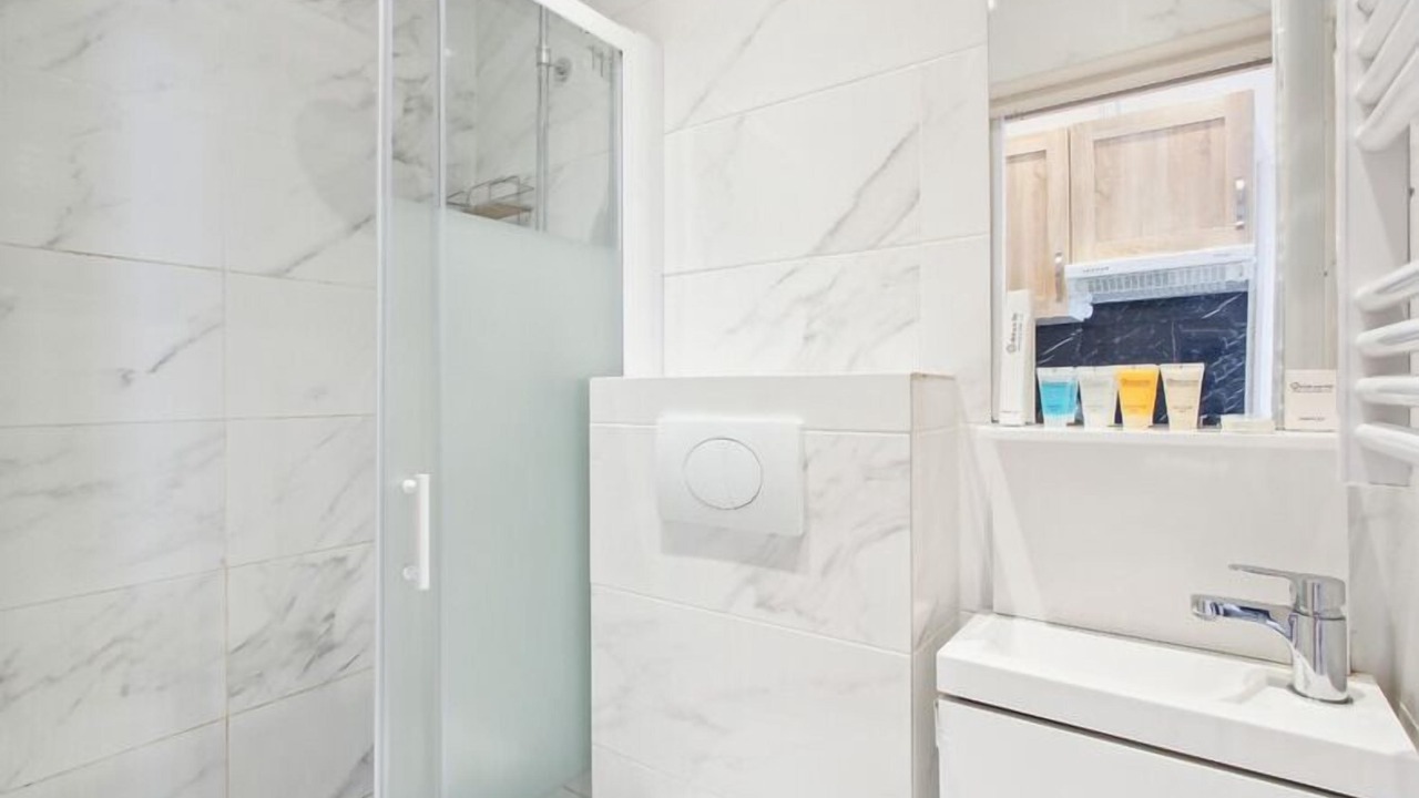Photo of Bathroom in Combat