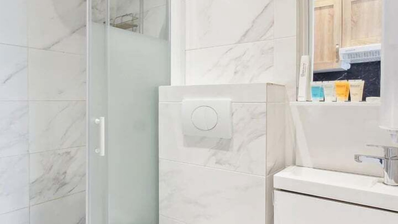 Photo of Bathroom in Combat