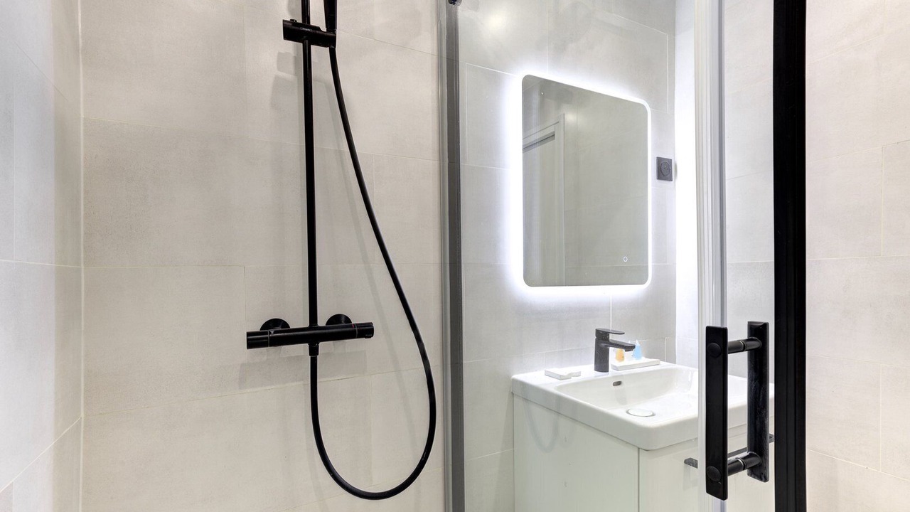 Photo of Bathroom in Suresnes