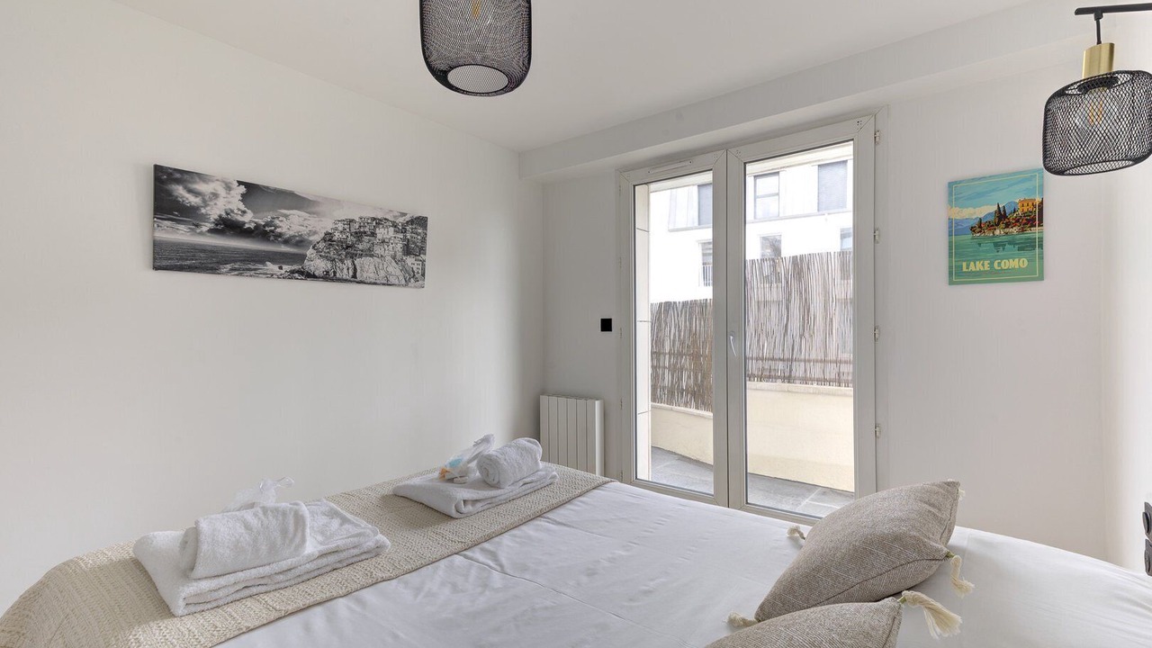 Photo of Bedroom in Suresnes