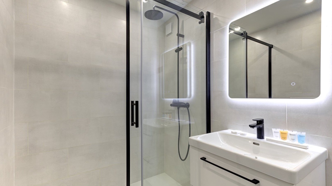 Photo of Bathroom in Suresnes