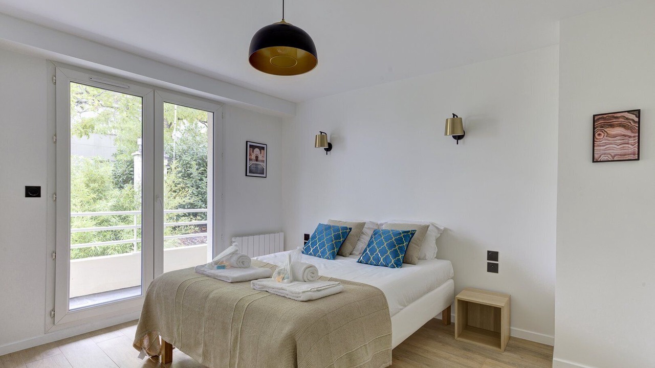 Photo of Bedroom in Suresnes