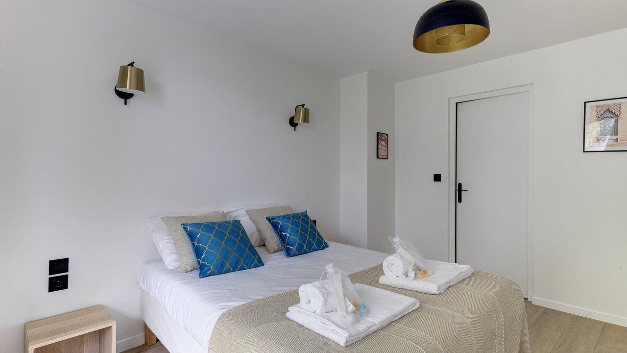 Photo of Bedroom in Suresnes