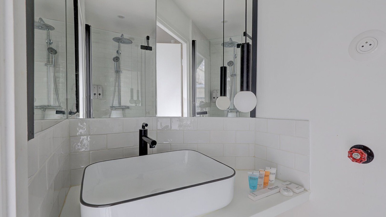 Photo of Bathroom in Quartier du Faubourg-Montmartre
