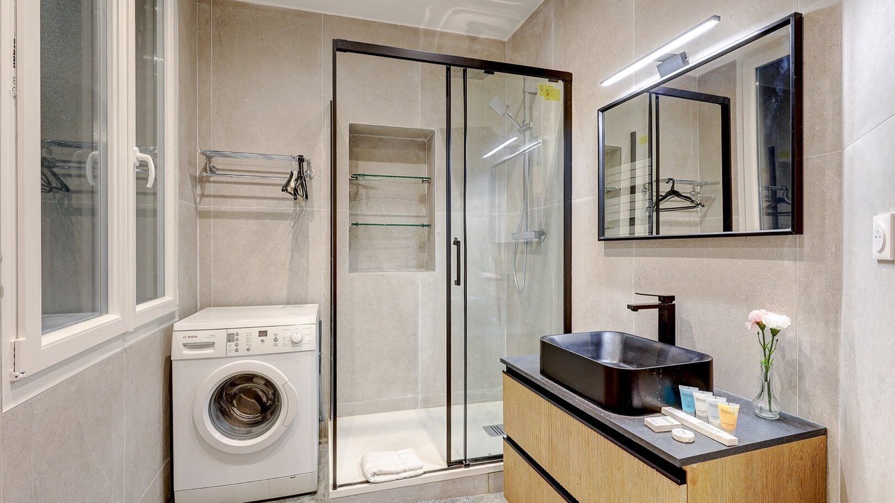 Photo of Bathroom in Porte-Saint-Martin
