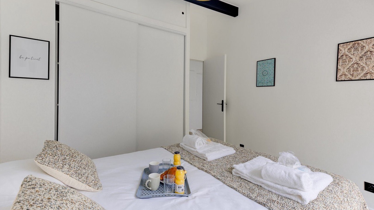 Photo of Bedroom in Suresnes