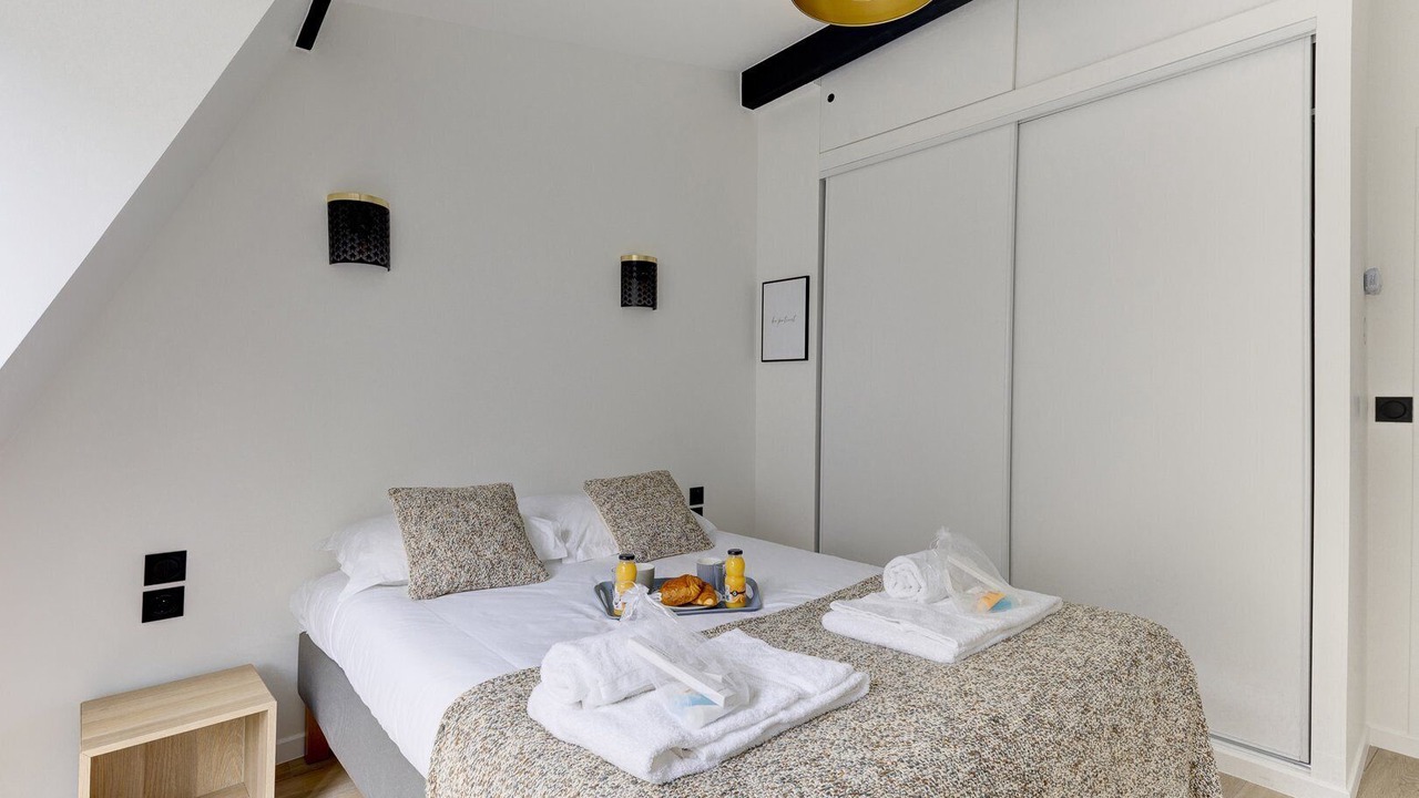Photo of Bedroom in Suresnes