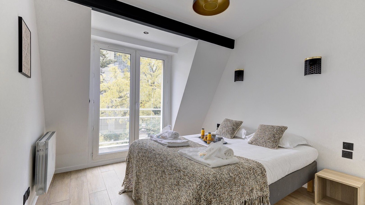 Photo of Bedroom in Suresnes
