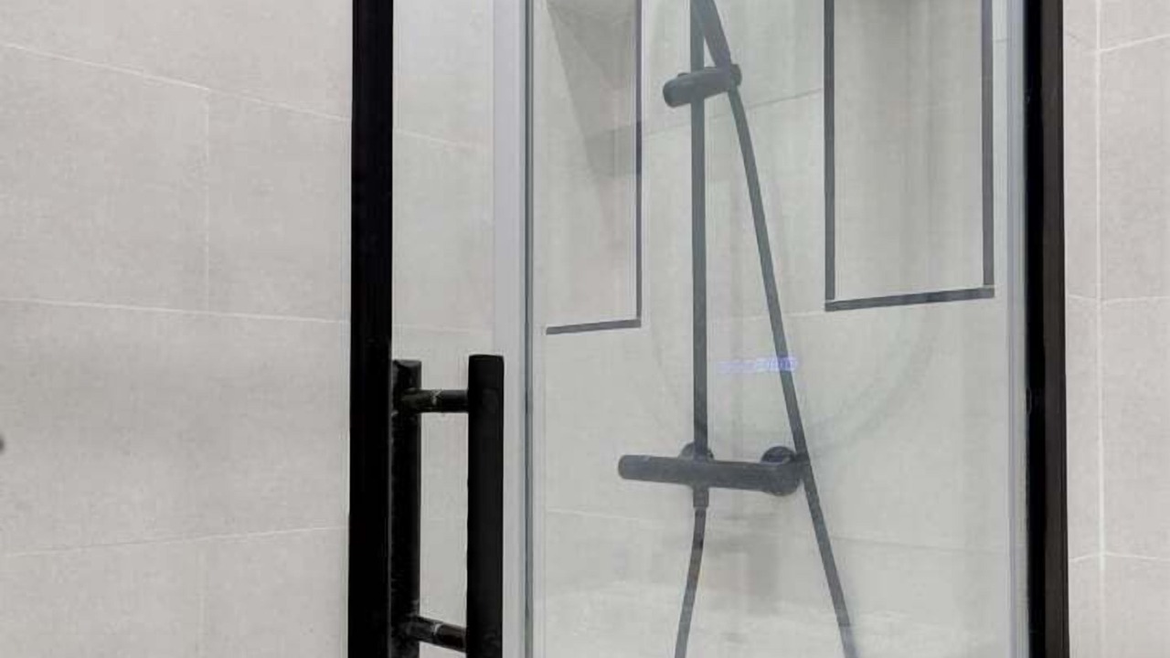 Photo of Bathroom in Suresnes