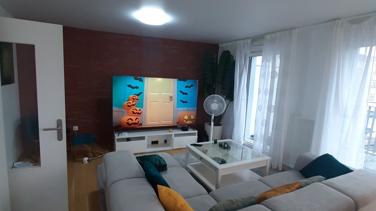 Photo of Livingroom in Plateau - Mont-Valerien