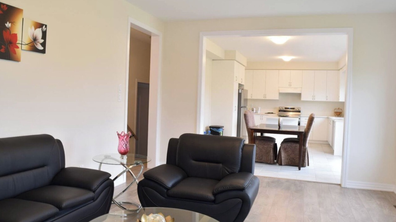 Photo of Livingroom in Stayner