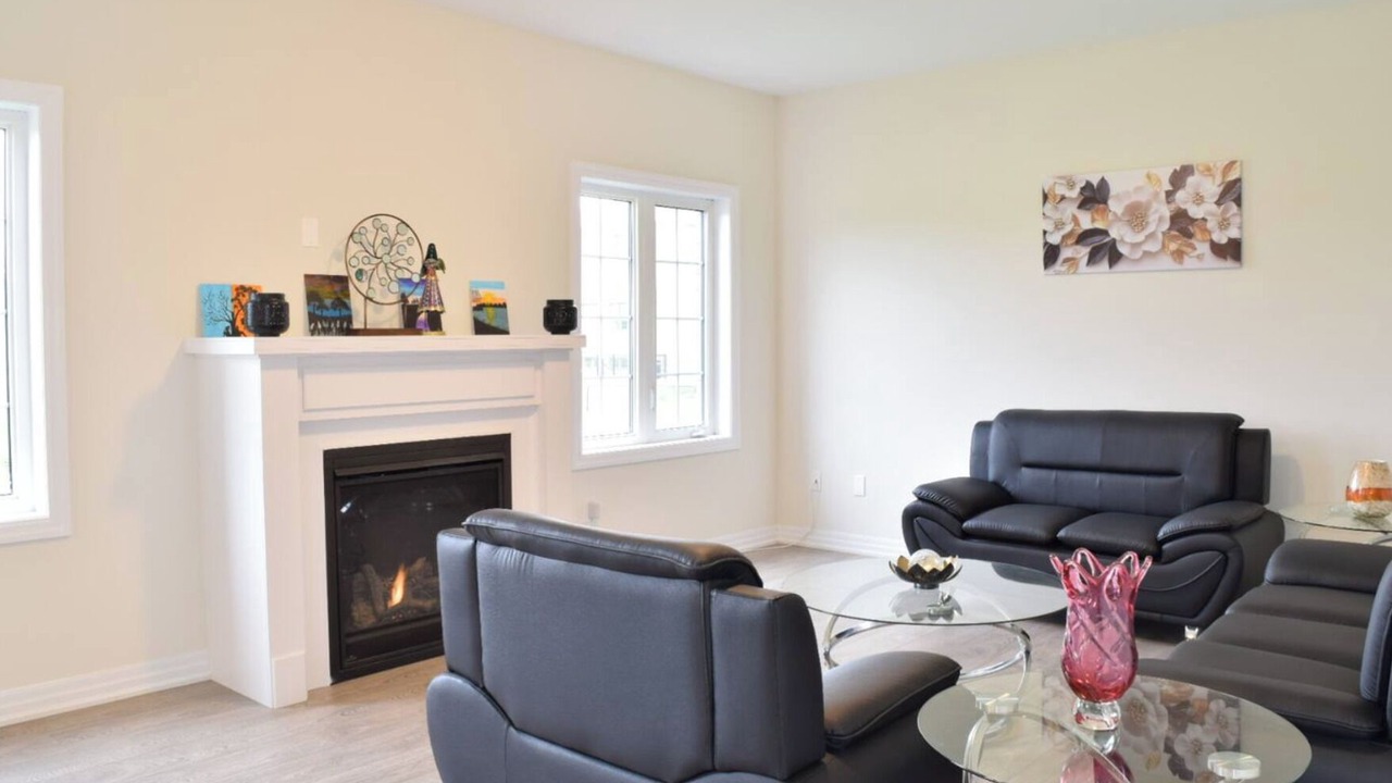 Photo of Livingroom in Stayner