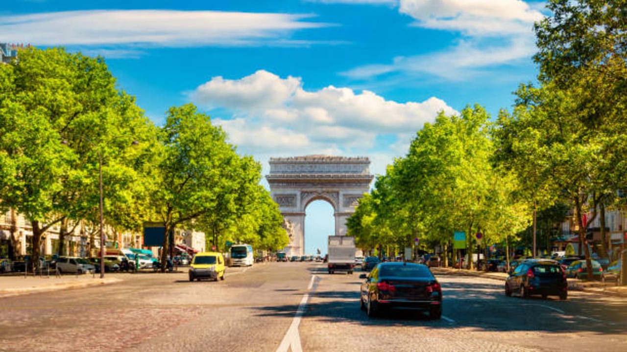 Photo of Others in Champs-Elysees