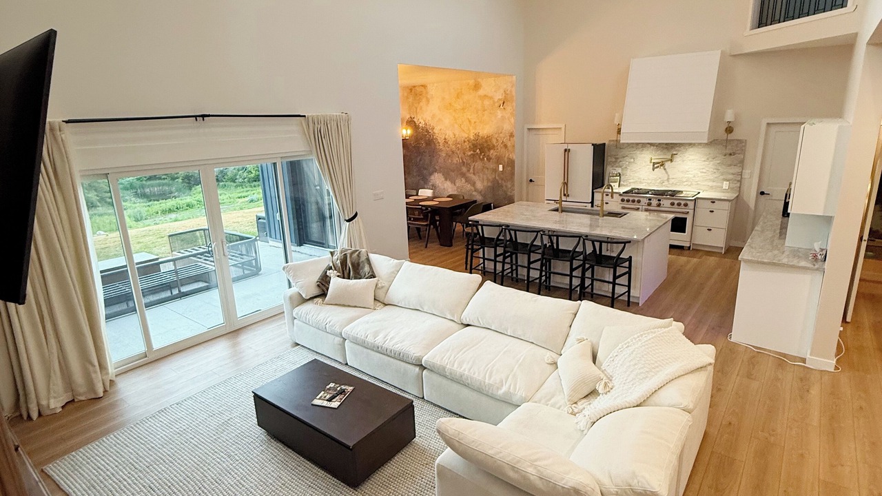 Photo of Livingroom in Greater Napanee