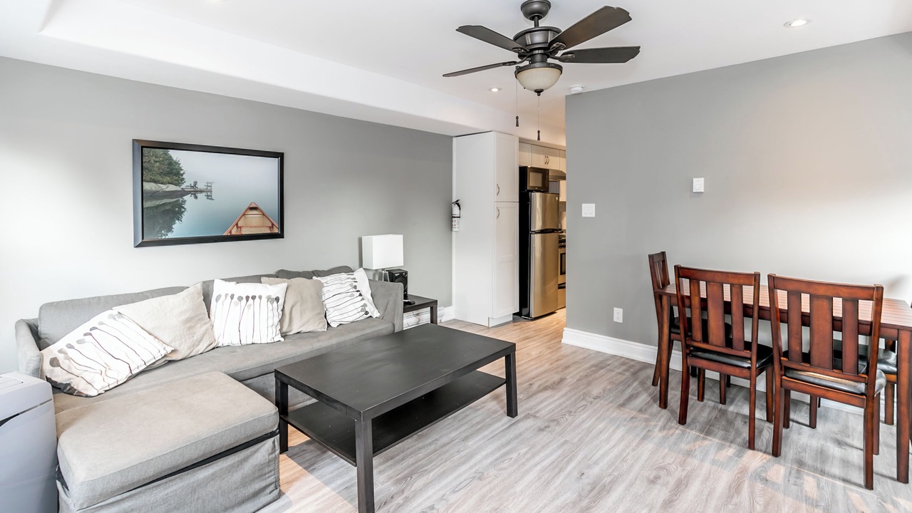 Photo of Livingroom in Wasaga Beach