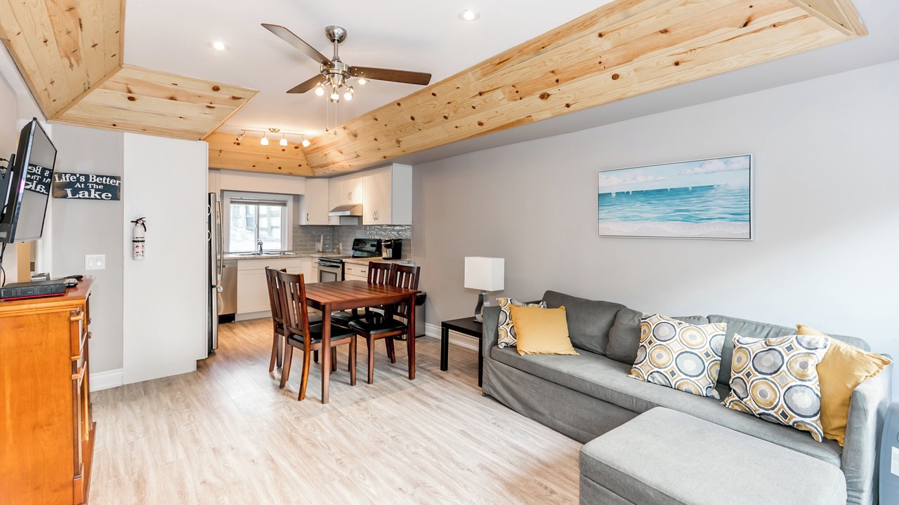 Photo of Livingroom in Wasaga Beach