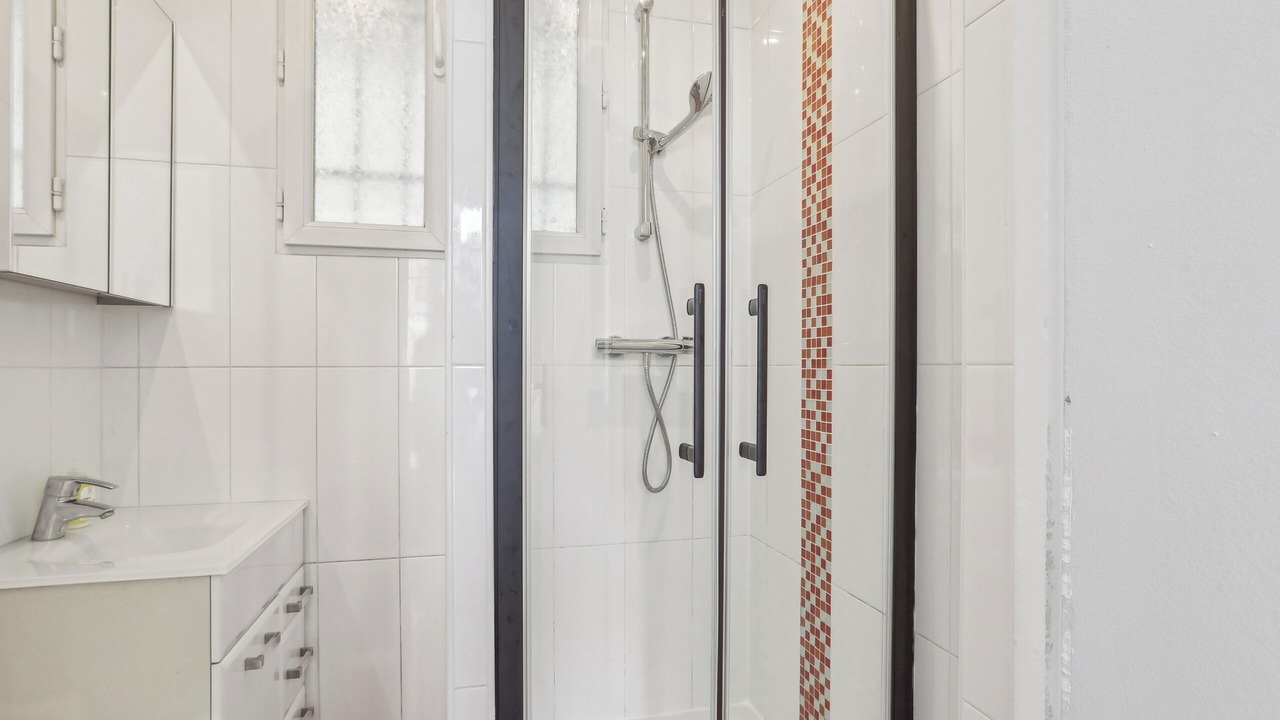 Photo of Bathroom in Quartier de l'Ecole-Militaire