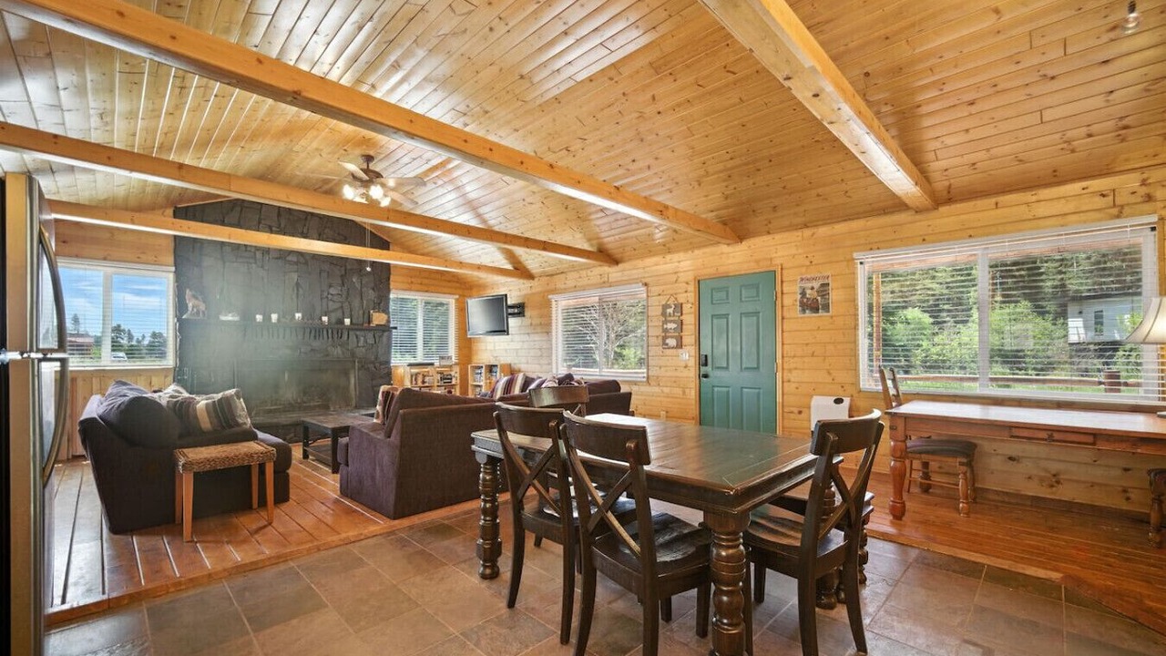 Photo of Livingroom in Mammoth Creek