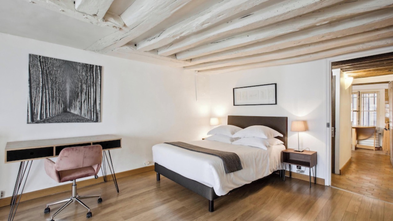 Photo of Bedroom in 3rd Arrondissement