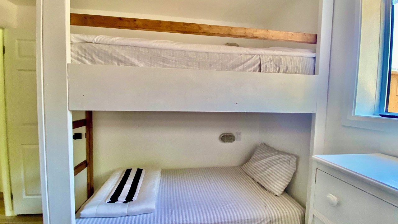 Photo of Bedroom in Sauble Beach