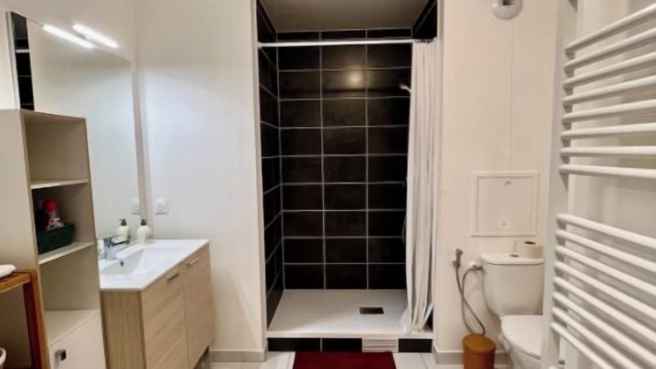 Photo of Bathroom in Le Blanc-Mesnil