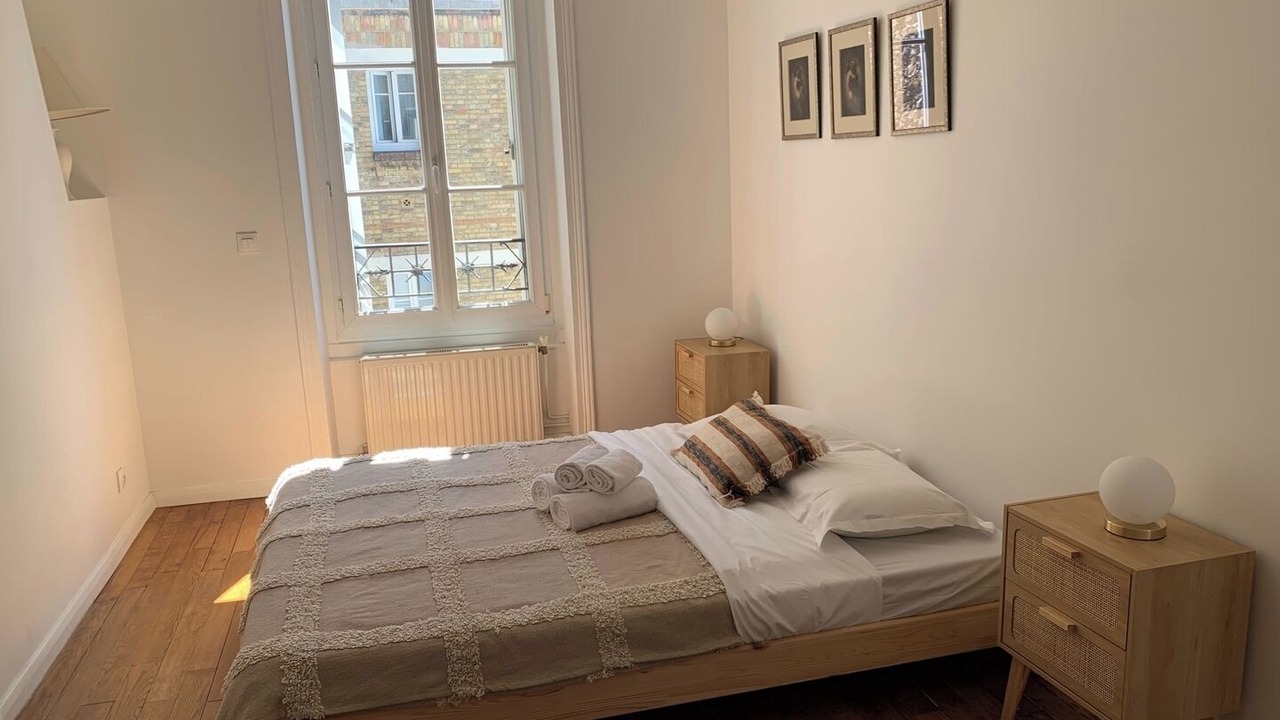Photo of Bedroom in 9th Arrondissement