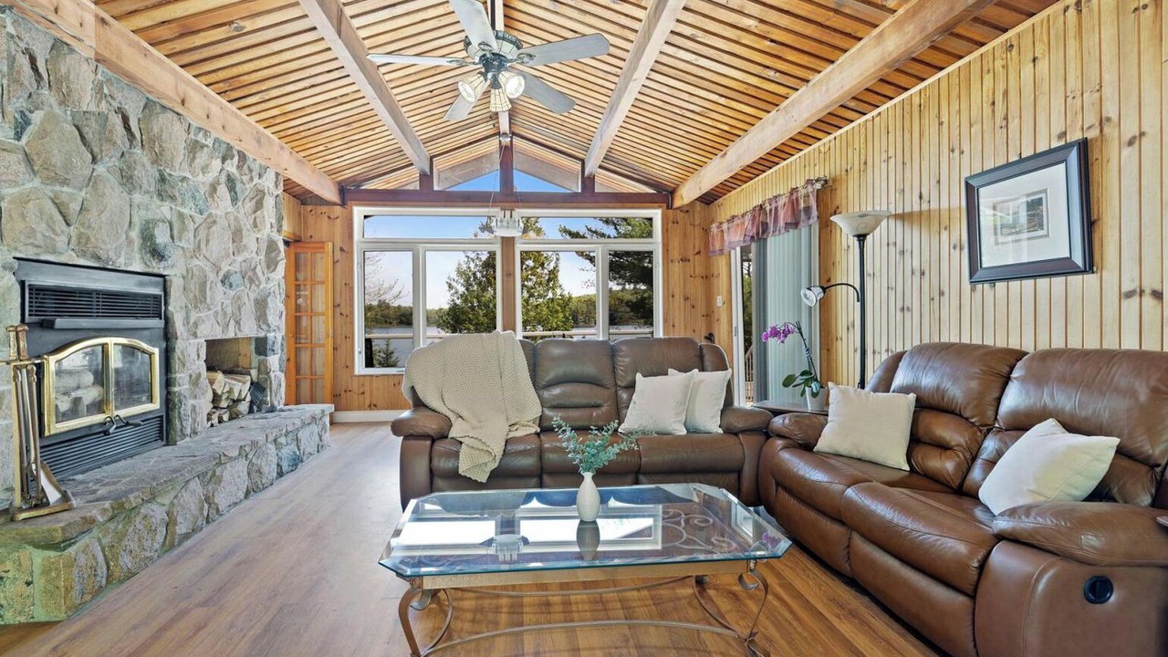 Photo of Livingroom in Baysville