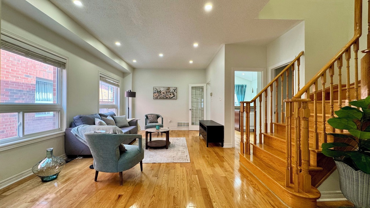 Photo of Livingroom in Churchill Meadows