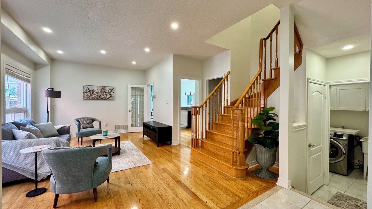 Photo of Livingroom in Churchill Meadows